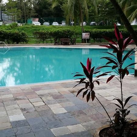 Pinang Beach Apartment @ Bayu Emas Batu Feringgi Luaran gambar
