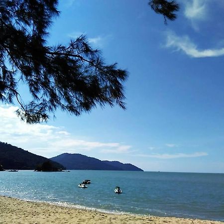 Pinang Beach Apartment @ Bayu Emas Batu Feringgi Luaran gambar